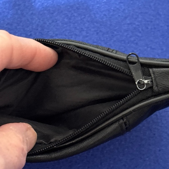 Large kisslock coin purse. - Picture 5 of 5